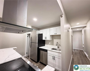 202 N 6th Street - Photo Thumbnail 5