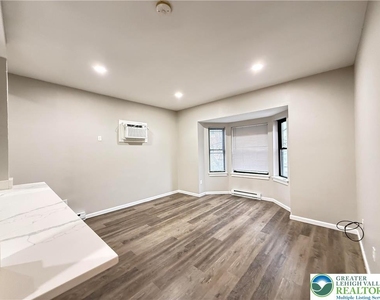 202 N 6th Street - Photo Thumbnail 7