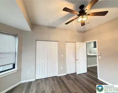 202 N 6th Street - Photo Thumbnail 11