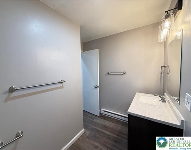 202 N 6th Street - Photo Thumbnail 9
