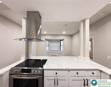 202 N 6th Street - Photo Thumbnail 6