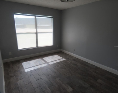 104 Creekside Way - Photo Thumbnail 6