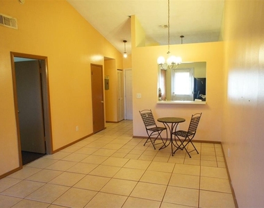 104 Creekside Way - Photo Thumbnail 3