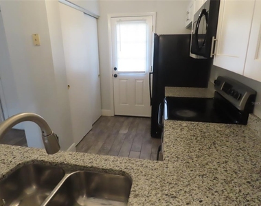 104 Creekside Way - Photo Thumbnail 5