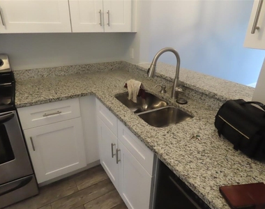 104 Creekside Way - Photo Thumbnail 4