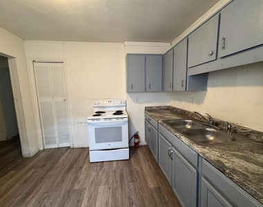 930 18th Street - Photo Thumbnail 7