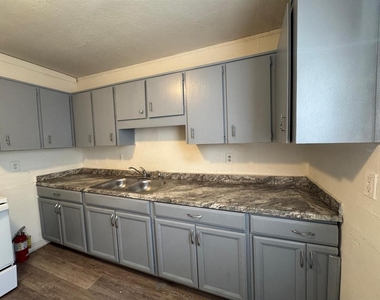 930 18th Street - Photo Thumbnail 8