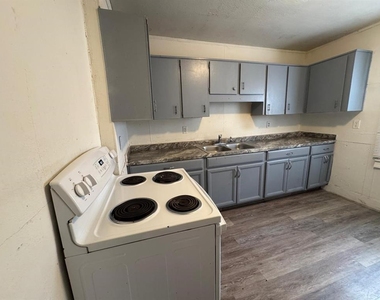 930 18th Street - Photo Thumbnail 5