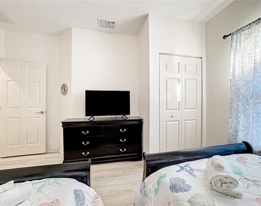 8986 Shine Drive - Photo Thumbnail 14