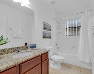 2943 Casabella Drive - Photo Thumbnail 7