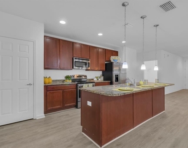 2943 Casabella Drive - Photo Thumbnail 2