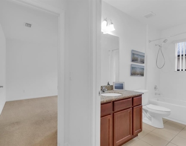 2943 Casabella Drive - Photo Thumbnail 6