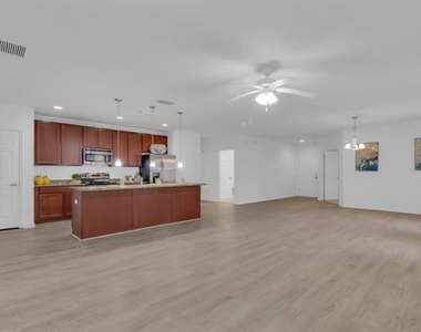 2943 Casabella Drive - Photo Thumbnail 4