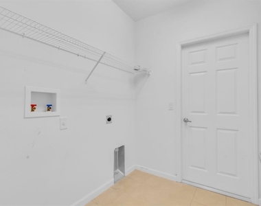 2943 Casabella Drive - Photo Thumbnail 15