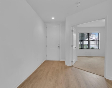 2943 Casabella Drive - Photo Thumbnail 9