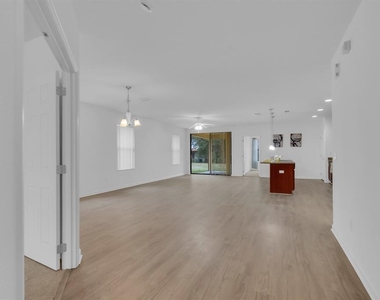 2943 Casabella Drive - Photo Thumbnail 8