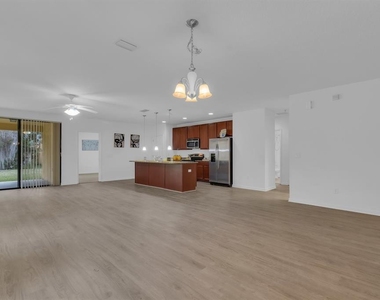2943 Casabella Drive - Photo Thumbnail 5