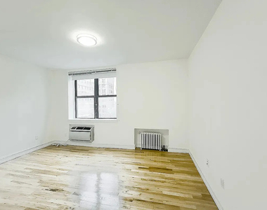 East 36th Street/ 3rd ave - Photo Thumbnail 4
