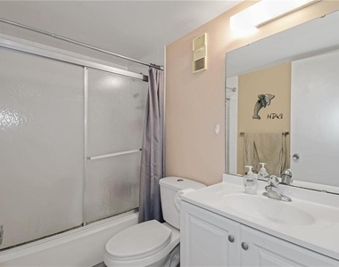 120 Hibiscus Woods Court - Photo Thumbnail 16