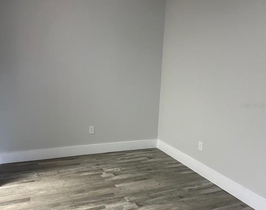 224 Afton Square - Photo Thumbnail 4