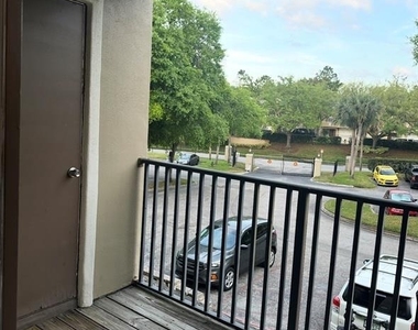 224 Afton Square - Photo Thumbnail 2