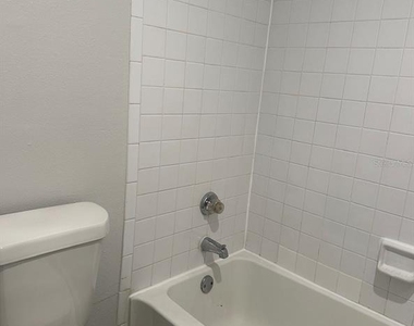 224 Afton Square - Photo Thumbnail 8