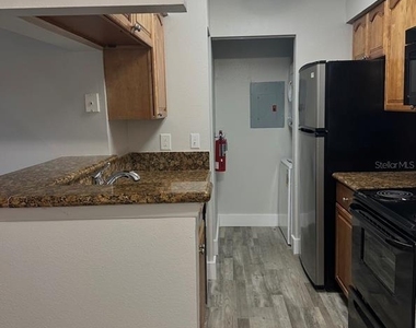 224 Afton Square - Photo Thumbnail 5