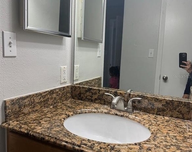 224 Afton Square - Photo Thumbnail 10