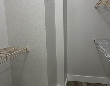 224 Afton Square - Photo Thumbnail 7