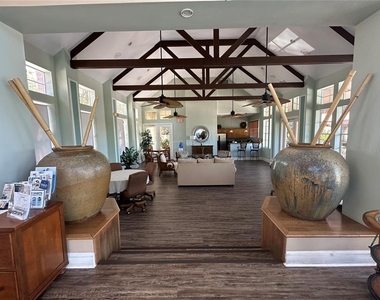 224 Afton Square - Photo Thumbnail 16