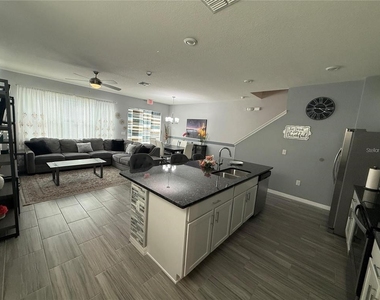 5151 Adelaide Drive - Photo Thumbnail 5