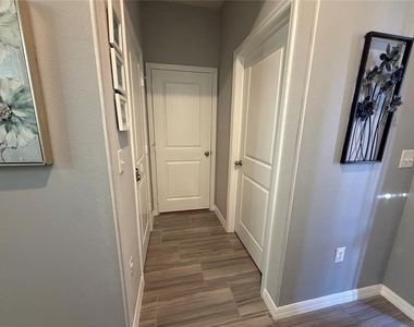 5151 Adelaide Drive - Photo Thumbnail 3