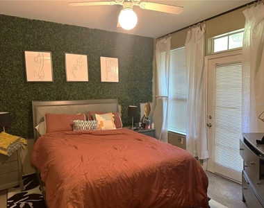 1101 Vintage Village Lane - Photo Thumbnail 13