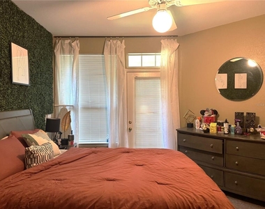 1101 Vintage Village Lane - Photo Thumbnail 14