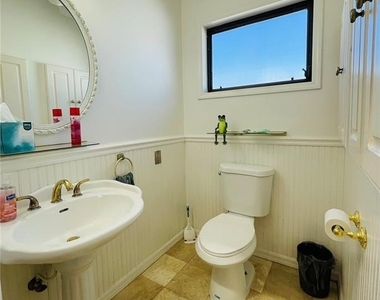 18310 Burkholder Circle - Photo Thumbnail 10
