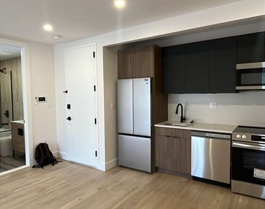 105 Moore Street - Photo Thumbnail 8