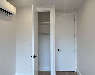 105 Moore Street - Photo Thumbnail 4