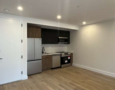 105 Moore Street - Photo Thumbnail 7