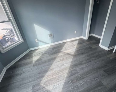 1357 Fairfield Avenue - Photo Thumbnail 2