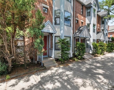 86 Howe Street - Photo Thumbnail 1