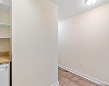 86 Howe Street - Photo Thumbnail 10