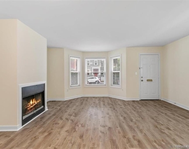 86 Howe Street - Photo Thumbnail 3