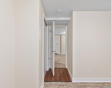 86 Howe Street - Photo Thumbnail 27