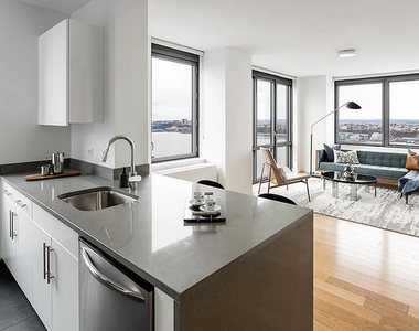 West 57th Street and 11th avenue - Photo Thumbnail 4