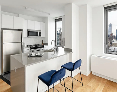 West 57th Street and 11th avenue - Photo Thumbnail 7