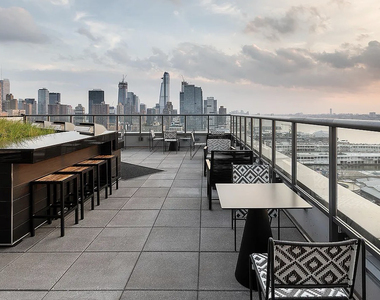 West 57th Street and 11th avenue - Photo Thumbnail 9