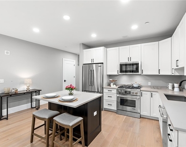 350 Oliver  Avenue - Photo Thumbnail 10