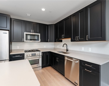 350 Oliver Avenue - Photo Thumbnail 5