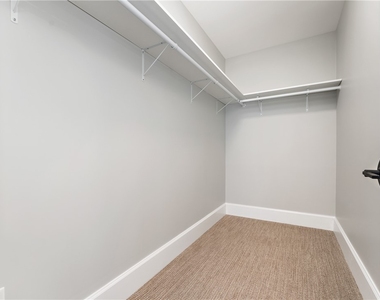 350 Oliver Avenue - Photo Thumbnail 11