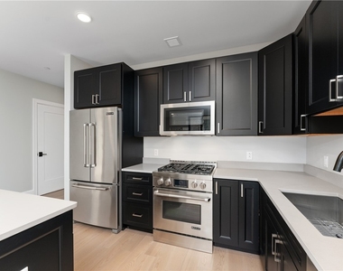 350 Oliver Avenue - Photo Thumbnail 6